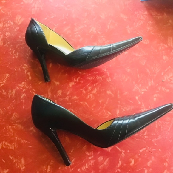 GUESS black leather stiletto pumps 4” heel pointy toe 6.5 - Picture 4 of 7